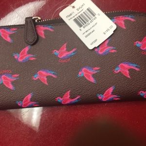 Coach tote bag comes w/makeup bag & wallet